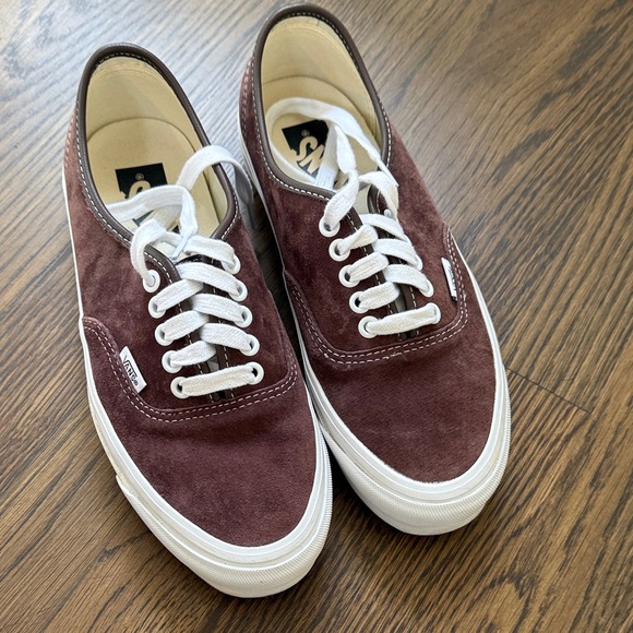 Shoes - Brown suede Vans sz 9